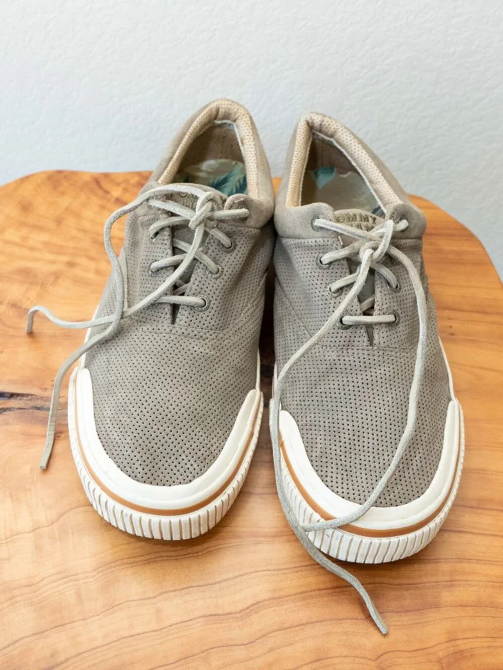 Tommy Bahama Rum Runner Shoes Mens 9.5 Almond Suede Sneaker Boat Shoe TB-115